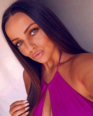 Busty Irish Brunette: Aideen