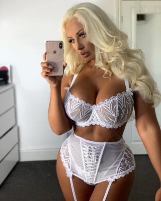 Sexy Bimbo 2