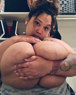 Monster Tits On Chubby Ebony Babe October