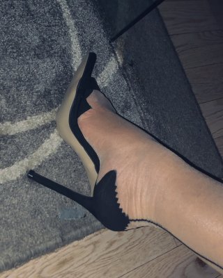 TS in Nylons, High Heels, Foot Play, Women Foot Gr38, TS #98506240