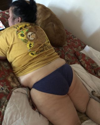 Dicke Hacke in Höschen
 #80552389