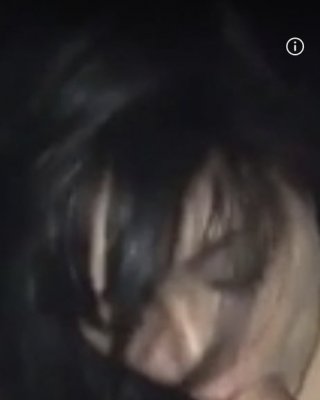 Elle aime sucer des inconnus
 #93069713