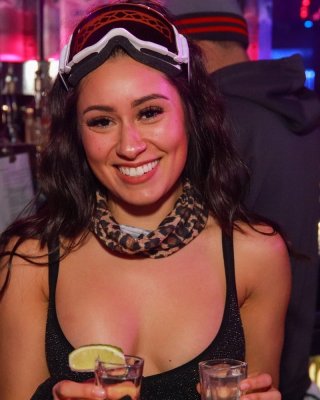 Mädchen feiern im Club - paris #89
 #105130629