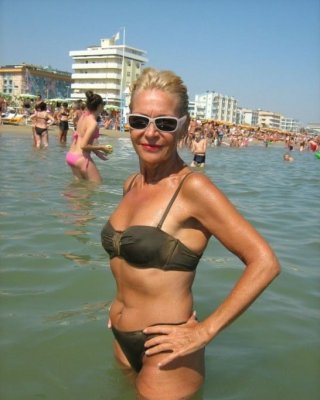 Wanking Bikini Milfs Mix