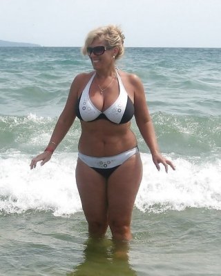 Wanking Bikini Milfs Mix