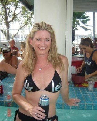 Wanking Bikini Milfs Mix