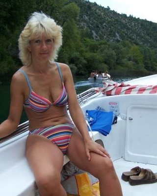 Wanking Bikini Milfs Mix