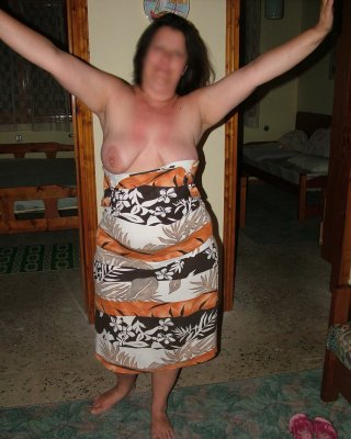 Das Kleid fällt runter....langsam.....
 #82132425