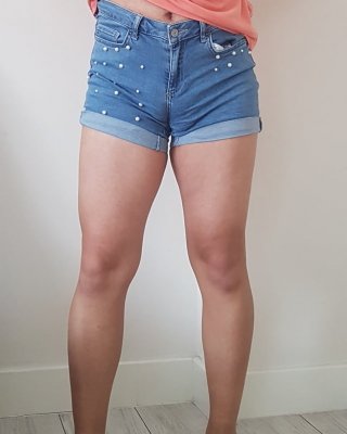 Denim Shorts und nackte Beine
 #101354061