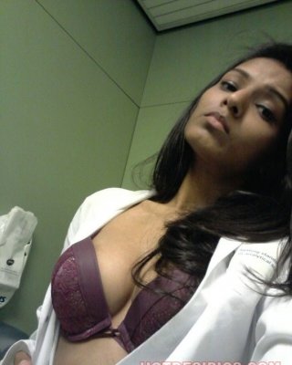 indian Sexy Doctor Naked Selfie