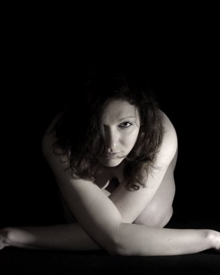 Жалаңаш жас қыздар