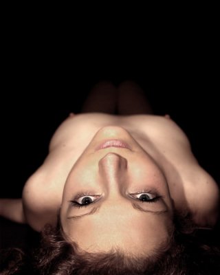 Men bir ayolning oyoqlari orasiga josuslik qildim