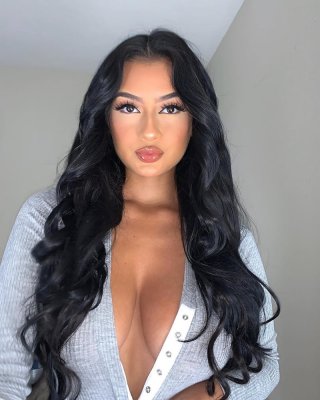 Atemberaubende Babes und ihre Brüste
 #94343712