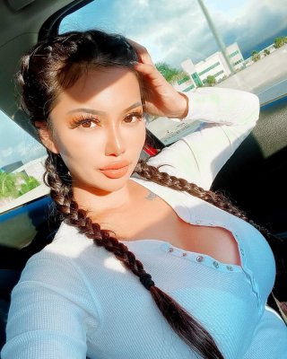 Atemberaubende Babes und ihre Brüste
 #94343719