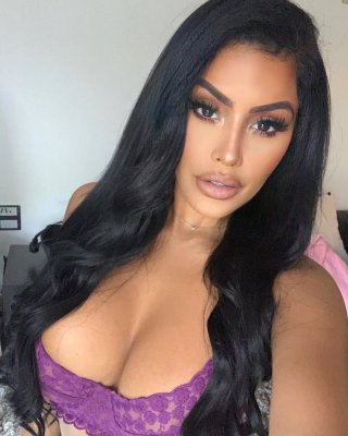 Atemberaubende Babes und ihre Brüste
 #94343720