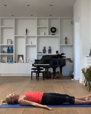 オランダ人女性 ウェンディ・ヴァン・ダイク ヨガ
 #100056268