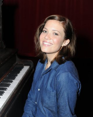 Mandy Moore - Portrait Session In The Largo Theatre (2009)