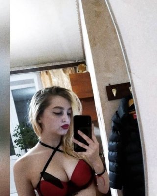 Ukrainisches Mädchen
 #104091989