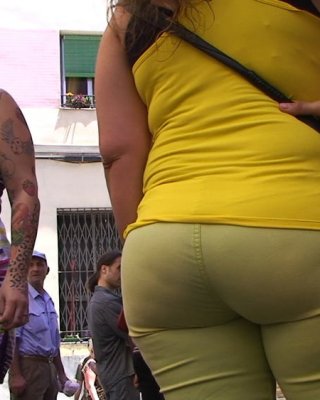 YELLOW BIG ASS PAWG