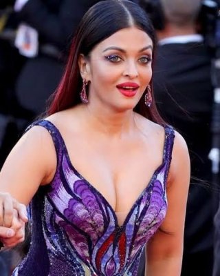 Xxx Ashwarya Sexy Movies - Aishwarya Rai Nude Porn Pics Leaked, XXX Sex Photos - PICTOA