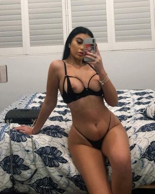 Hot Latina Nude Selfies - Self Shot Latina Porn Pics - PICTOA