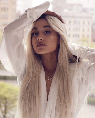 Ariana Grande Hot