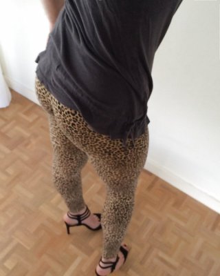 Leopard leggings &amp; black thong #107047319