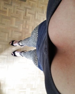 Leopard leggings &amp; black thong #107047328