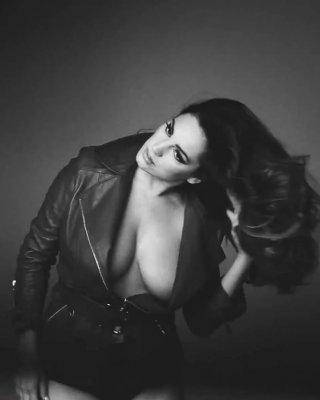 Sexy Kelly Brook - 2015 Calendar Shoot