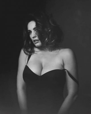 Sexy Kelly Brook - 2015 Calendar Shoot