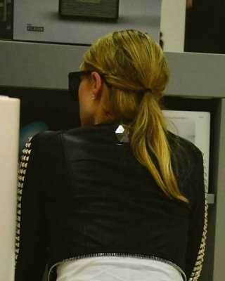 Paris hilton
 #81121094