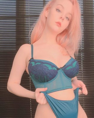 Helly Valentine nackt #107516656