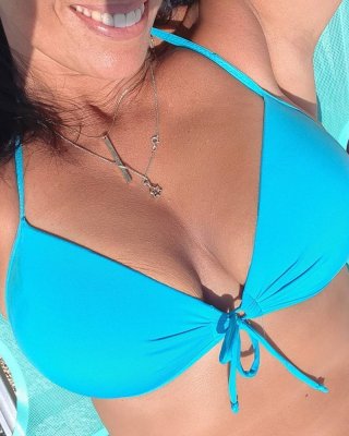 Sexy reife Milf mit großen Titten für Kommentare und Cumtribute
 #91647425
