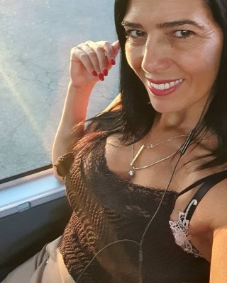 Sexy reife Milf mit großen Titten für Kommentare und Cumtribute
 #91647460