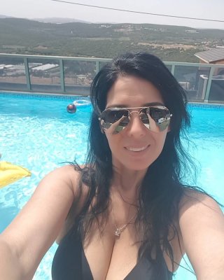 Sexy reife Milf mit großen Titten für Kommentare und Cumtribute
 #91647505