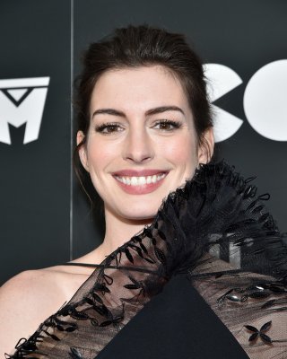 Anne Hathaway Chooses A Weird Dress Still Looks Hot