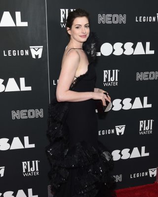 Anne Hathaway Chooses A Weird Dress Still Looks Hot