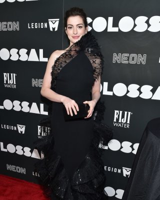 Anne Hathaway Chooses A Weird Dress Still Looks Hot