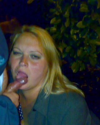 Britische reife Outdoor-Dogging
 #103078082