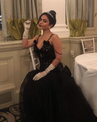 Vanassa hudgens
 #90283527
