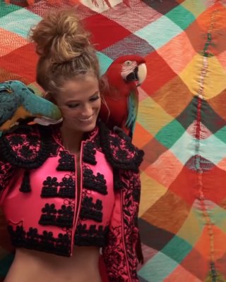 Kate bock trägt den aufwändigsten BH
 #79552673