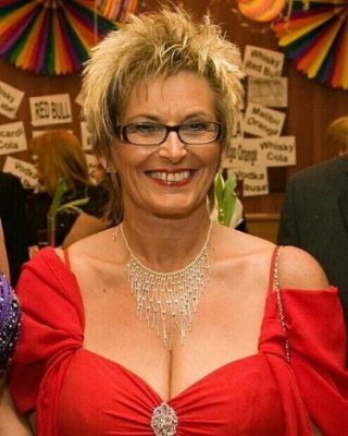 Reife Damen braless Spaltung pokies 130
 #100830580