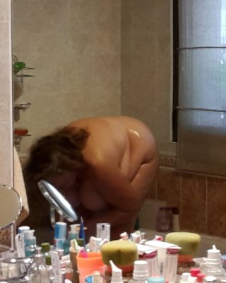 Mein Weibchen unter der Dusche
 #89471206