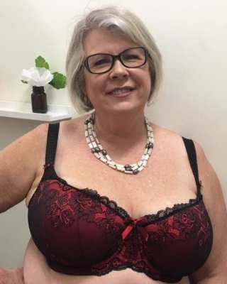 Bbw sexy Oma mit großen natürlichen Titten Bauch Schlampe Gilf Milf
 #94902730