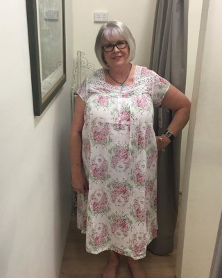 Bbw sexy Oma mit großen natürlichen Titten Bauch Schlampe Gilf Milf
 #94902737
