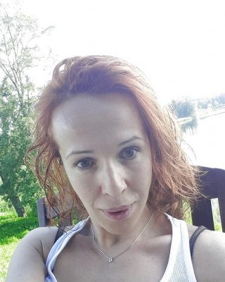 Jinsiy jinsiy aloqa Oq paypoq kiygan seksual kelinlar