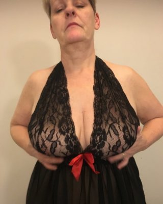 Older And Hot 286 (Busty Erotic Dressed)