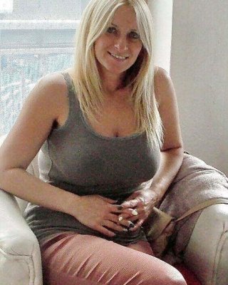 Meine heiße Morher 3
 #105400604
