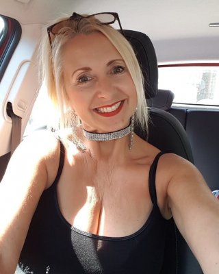 Gorgeous And Busty Mature Ladies 34