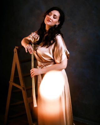 Porno qizlar boglab U ochkozlik bilan qinni sordi